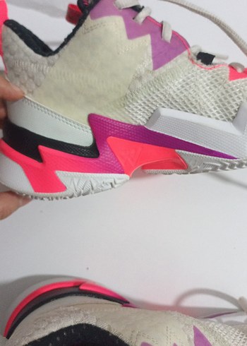 Renkli Pembe Desenli Basketbol Ayakkabısı - Görsel 7