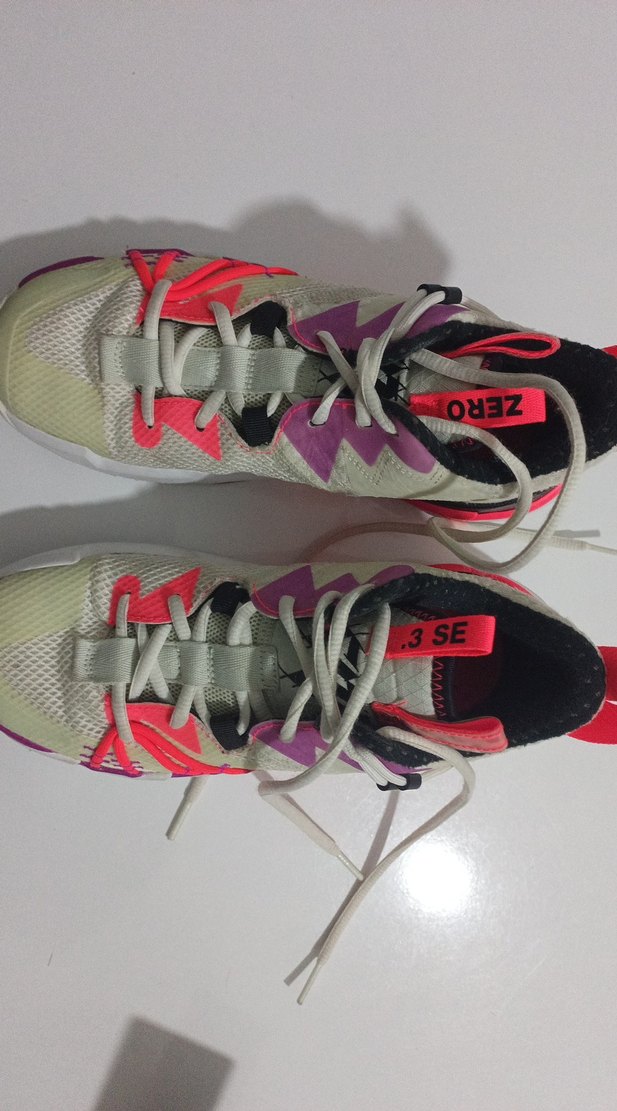 Renkli Pembe Desenli Basketbol Ayakkabısı - Görsel 3