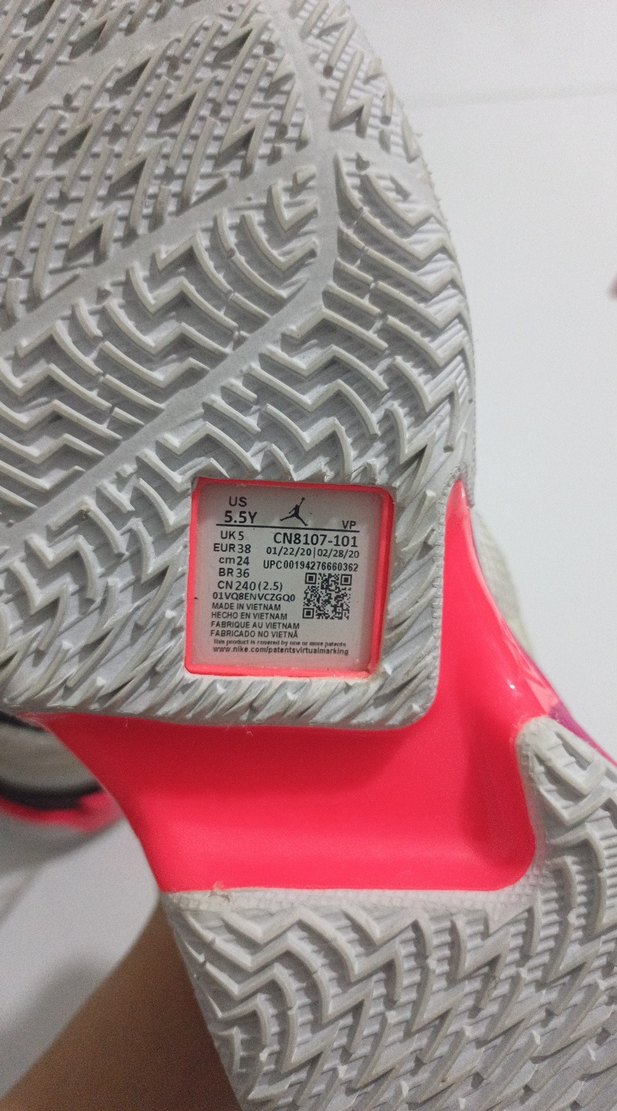 Renkli Pembe Desenli Basketbol Ayakkabısı - Görsel 5