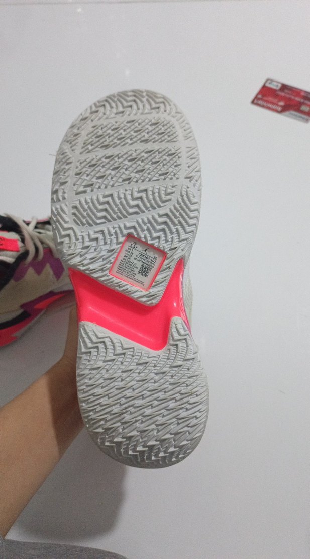 Renkli Pembe Desenli Basketbol Ayakkabısı - Görsel 4