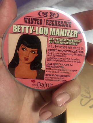 universal Beden The Balm Betty Lou Manizer bronzlaştırıcı pudra