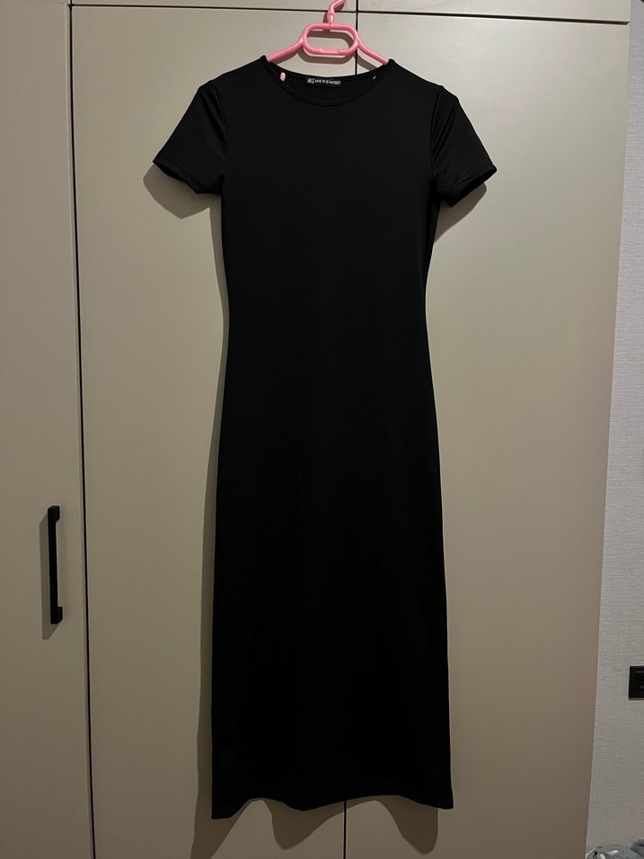 Siyah Kısa Kollu Uzun Midi Elbise - Görsel 2