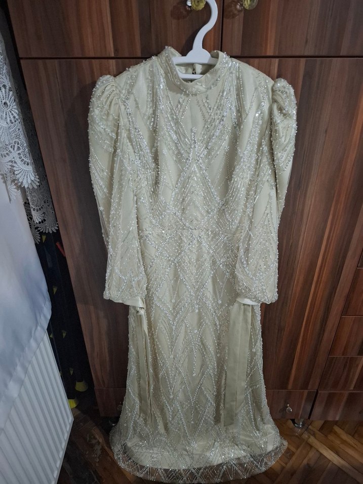 Bej Nakışlı Uzun Kollu Vintage Nişan Elbisesi - Görsel 3