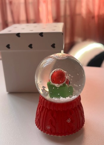 Beden Kırmızı Noel Temalı Işıklı Kar Küresi Figürü