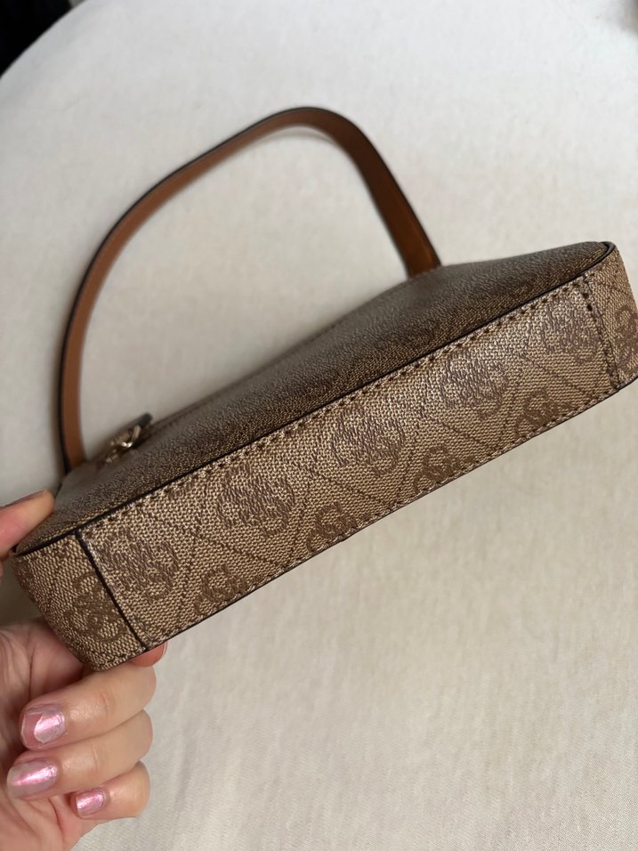 Guess Zincir Detaylı Bej Kadın Çanta - Görsel 3