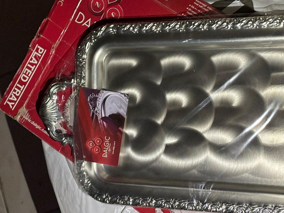 Kırmızı Parlak Metal Tepsi - Görsel 3