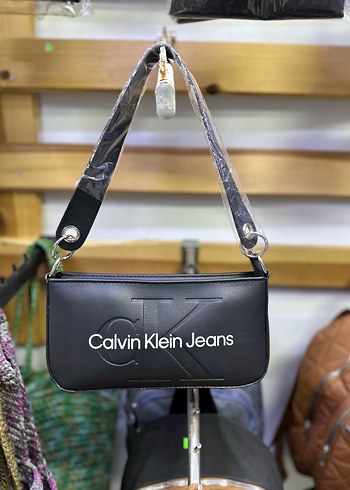 Calvin Klein Siyah Deri Omuz Çantası