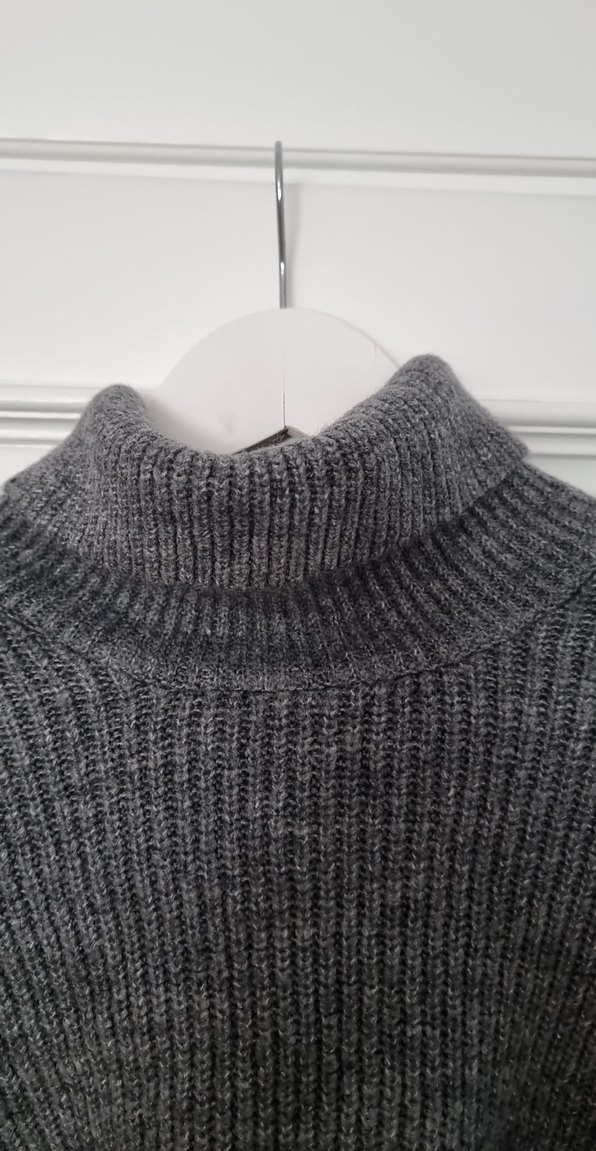 Gri Balıkçı Yaka Örgü Crop Kazak - Görsel 3