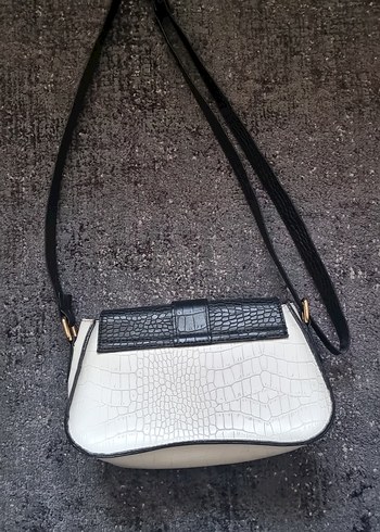 Baget Siyah Beyaz Kol Çantası - Görsel 5