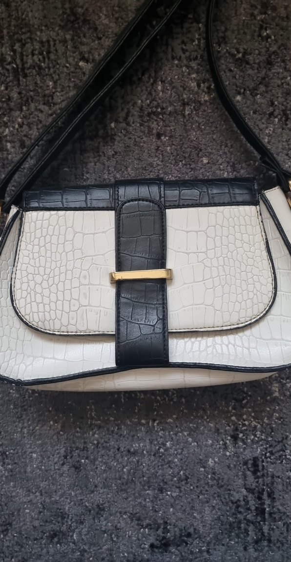 Baget Siyah Beyaz Kol Çantası - Görsel 2