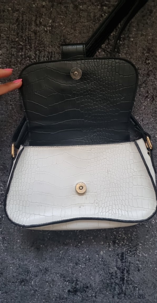 Baget Siyah Beyaz Kol Çantası - Görsel 3