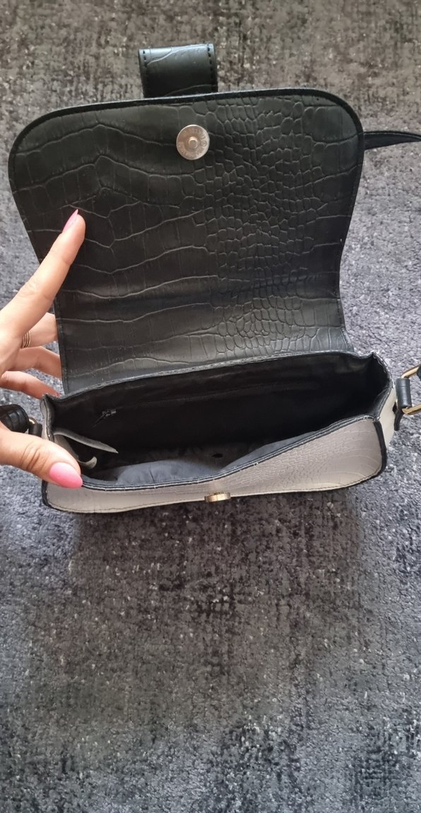 Baget Siyah Beyaz Kol Çantası - Görsel 4