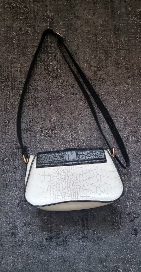 Baget Siyah Beyaz Kol Çantası - Görsel 5