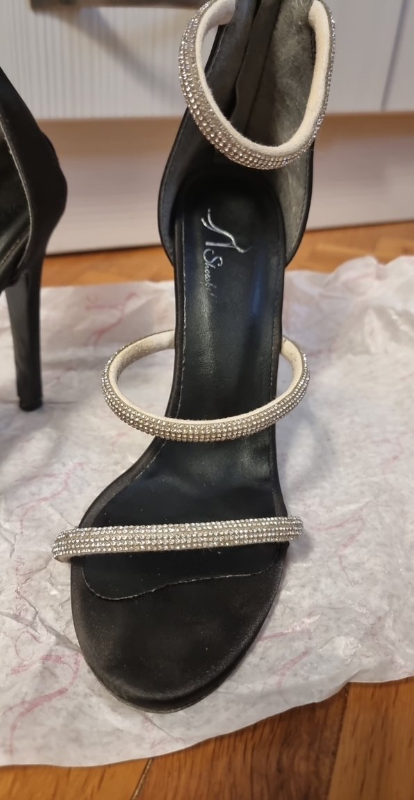 Taşlı Üç Bantlı Siyah Topuklu Ayakkabı - Görsel 2