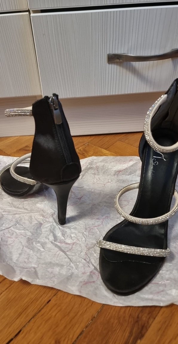 Taşlı Üç Bantlı Siyah Topuklu Ayakkabı - Görsel 3