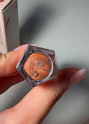 Fenty Beauty Gloss Bomb Lip Gloss 01 - Görsel 3