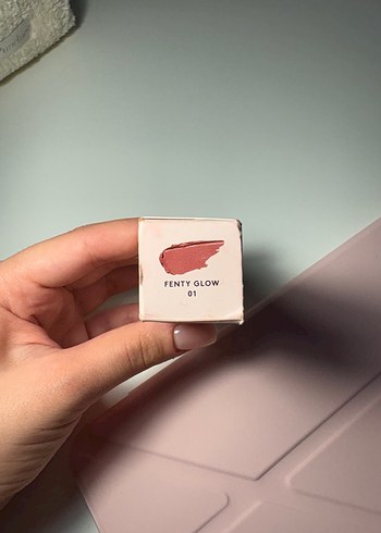 Fenty Beauty Gloss Bomb Lip Gloss 01 - Görsel 4