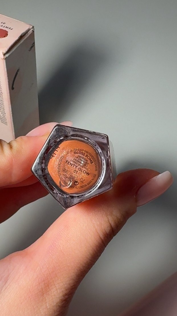 Fenty Beauty Gloss Bomb Lip Gloss 01 - Görsel 3