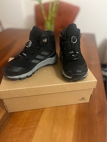Adidas Terrex Mid Gore-tex erkek çocuk bot