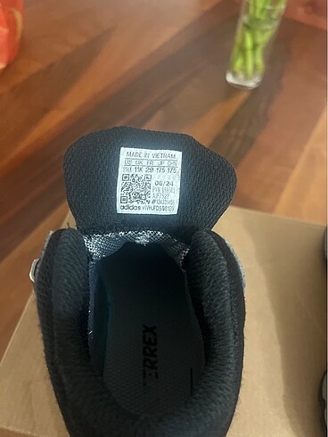 29 Beden siyah Renk Adidas Terrex Mid Gore-tex erkek çocuk bot