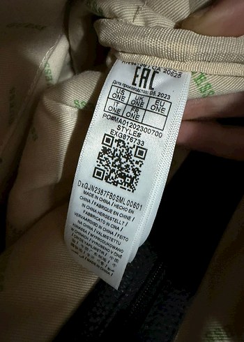 Siyah Parlak Deri Kadın Sırt Çantası - Görsel 9