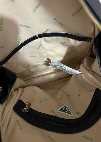 Siyah Parlak Deri Kadın Sırt Çantası - Görsel 8