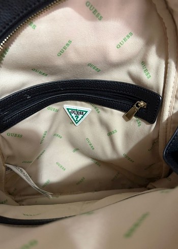 Siyah Parlak Deri Kadın Sırt Çantası - Görsel 3