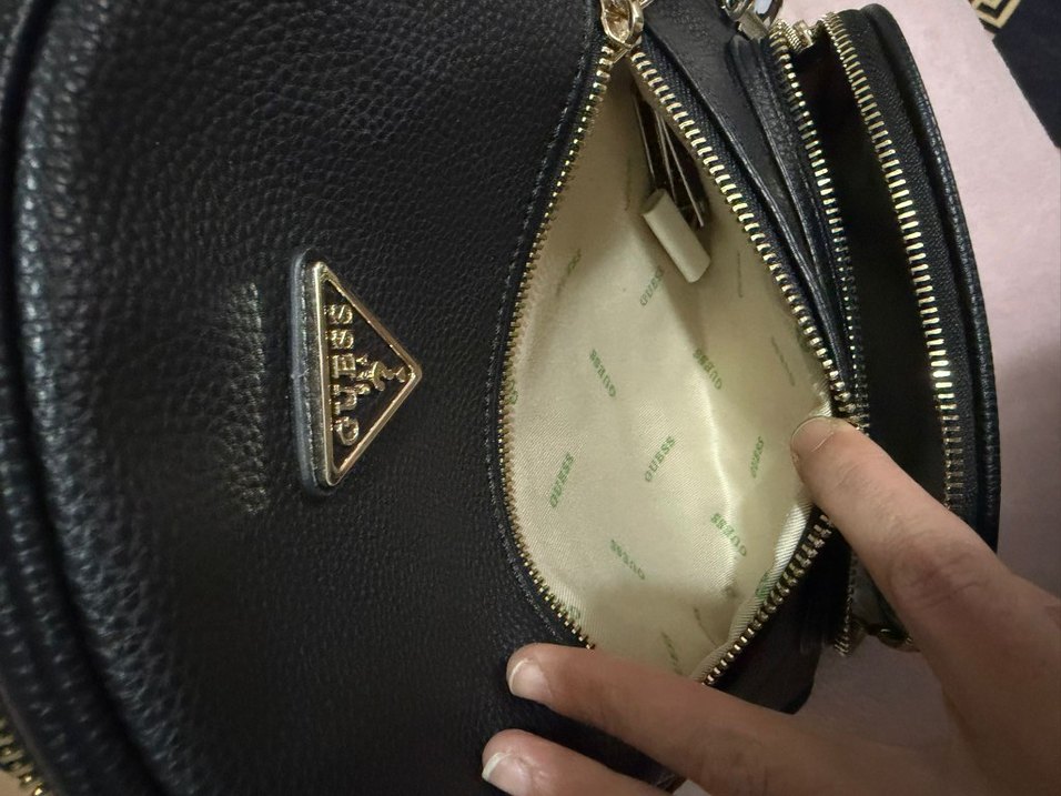 Siyah Parlak Deri Kadın Sırt Çantası - Görsel 5