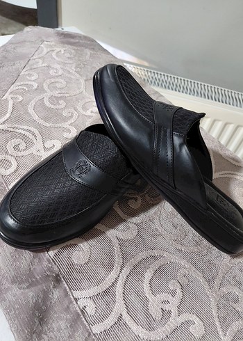 Klasik Siyah Tokalı Erkek Ev Terliği - Görsel 3