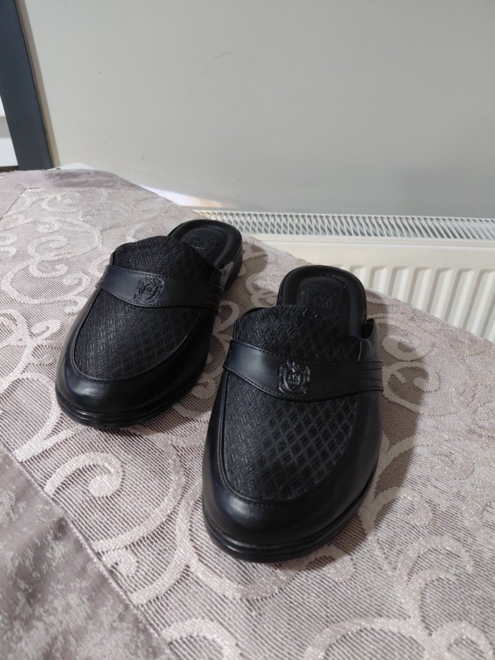 Klasik Siyah Tokalı Erkek Ev Terliği - Görsel 2