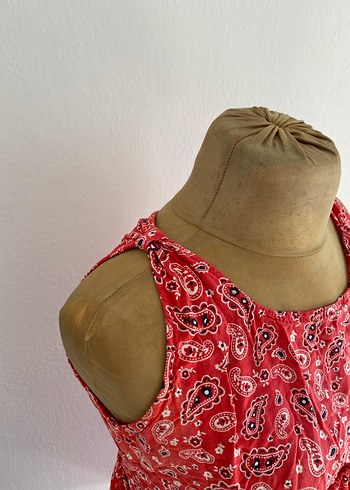 Diğer Kolsuz Kırmızı Bağlamalı Elbise