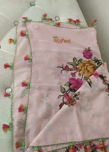 Pudra Pembe baş örtüsü
