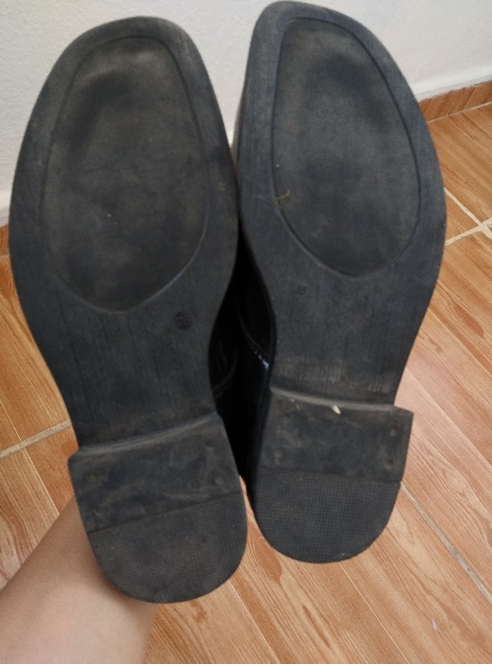 siyah parlak erkek çocuğu ayakkabısi - Görsel 3