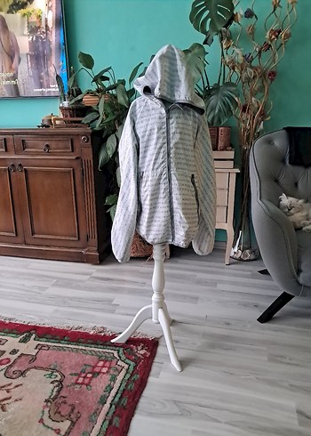 11-12 Yaş Beden Gri Kapüşonlu çocuk mont