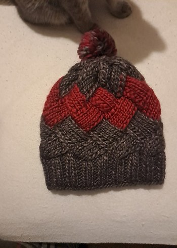 Gri ve Kırmızı Örgü Kadın Bere - Görsel 2