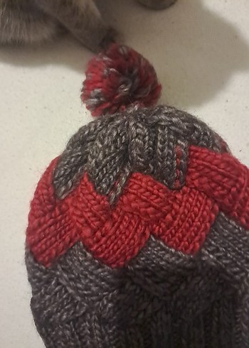 Gri ve Kırmızı Örgü Kadın Bere - Görsel 3