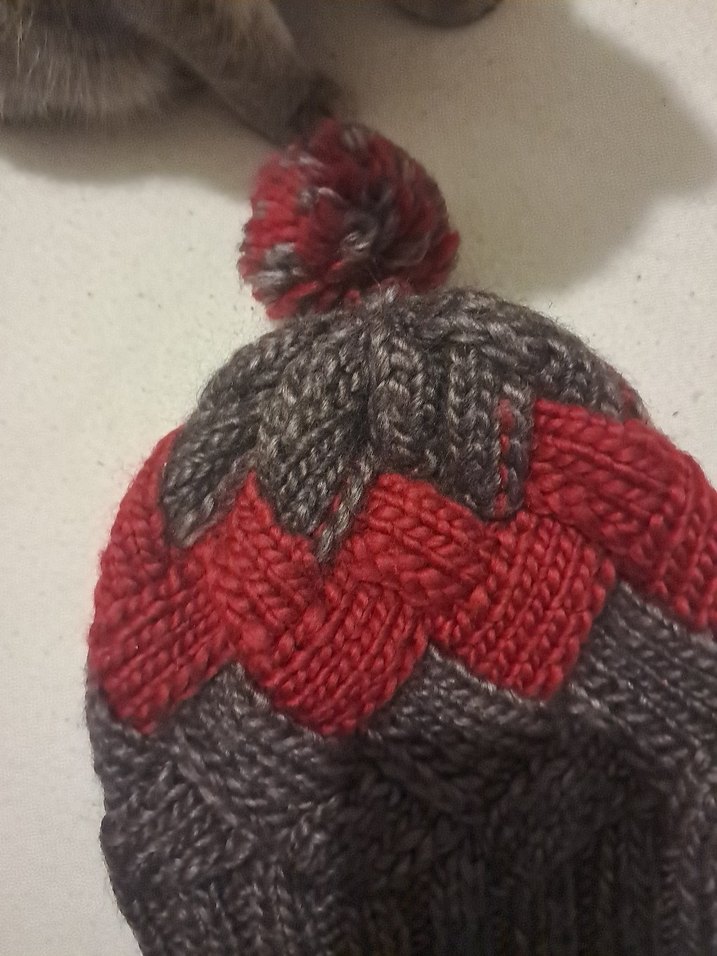 Gri ve Kırmızı Örgü Kadın Bere - Görsel 3