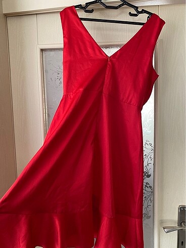 Kısa saten abiye - Görsel 2