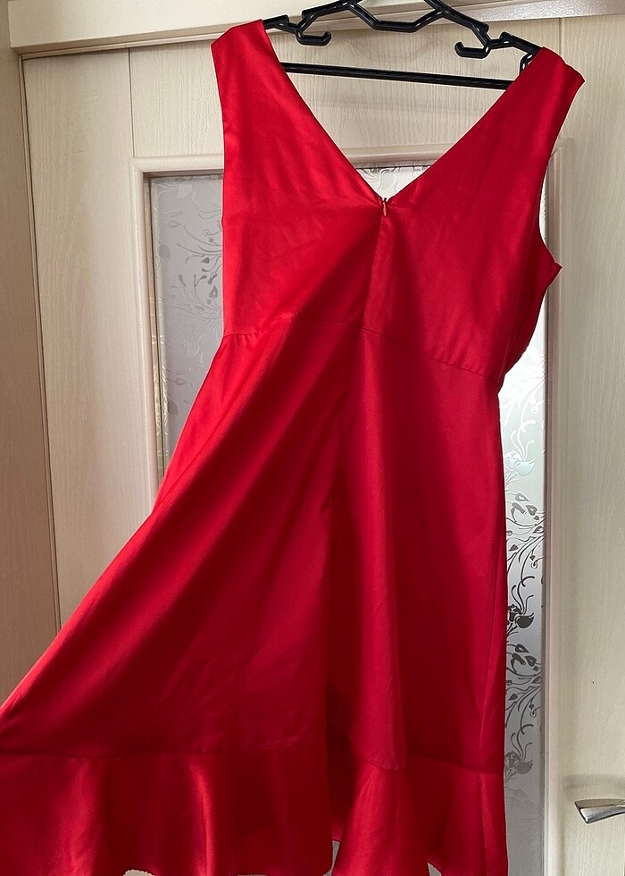 Kısa saten abiye - Görsel 2