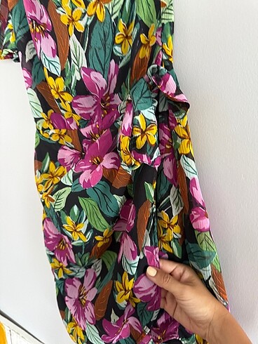 34 Beden çeşitli Renk Bershka tek omuzlu çiçekli elbise