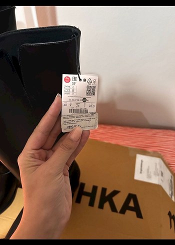 40 Beden BERSHKA Siyah Deri Topuklu Kadın Çizme