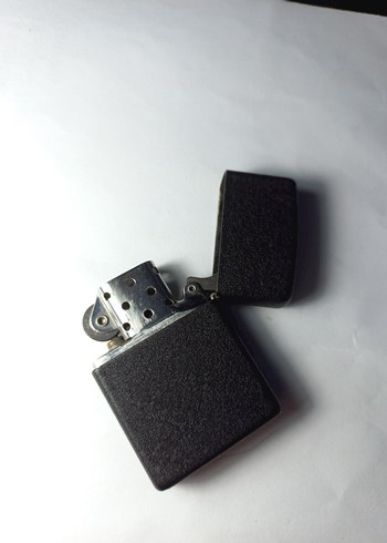 Orjinal Zippo pütürlü siyah