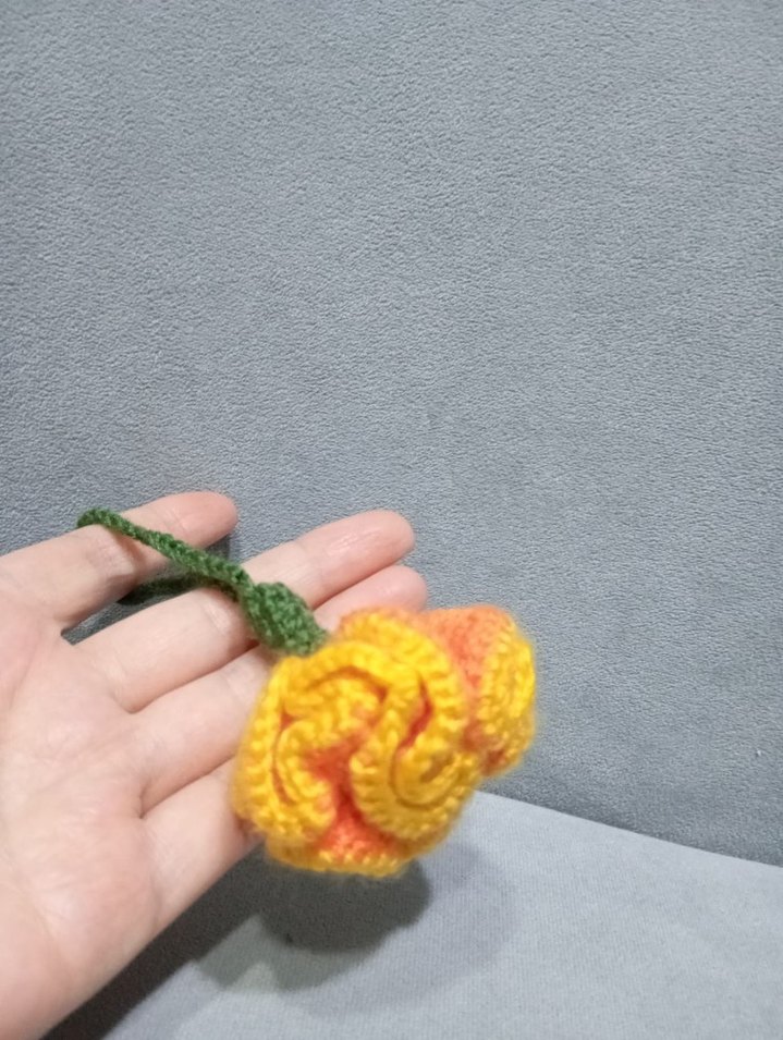 Sarı turuncu renkli Karanfil anahtarlık - Görsel 2