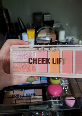 Makeup Revolution Allık Paleti