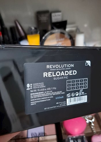  Beden Makeup Revolution Renkli Far Paleti