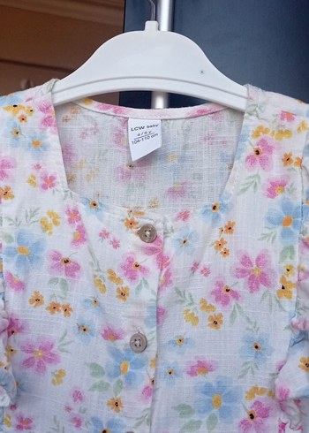 Çiçek Desenli Düğmeli Kız Elbisesi - Görsel 4