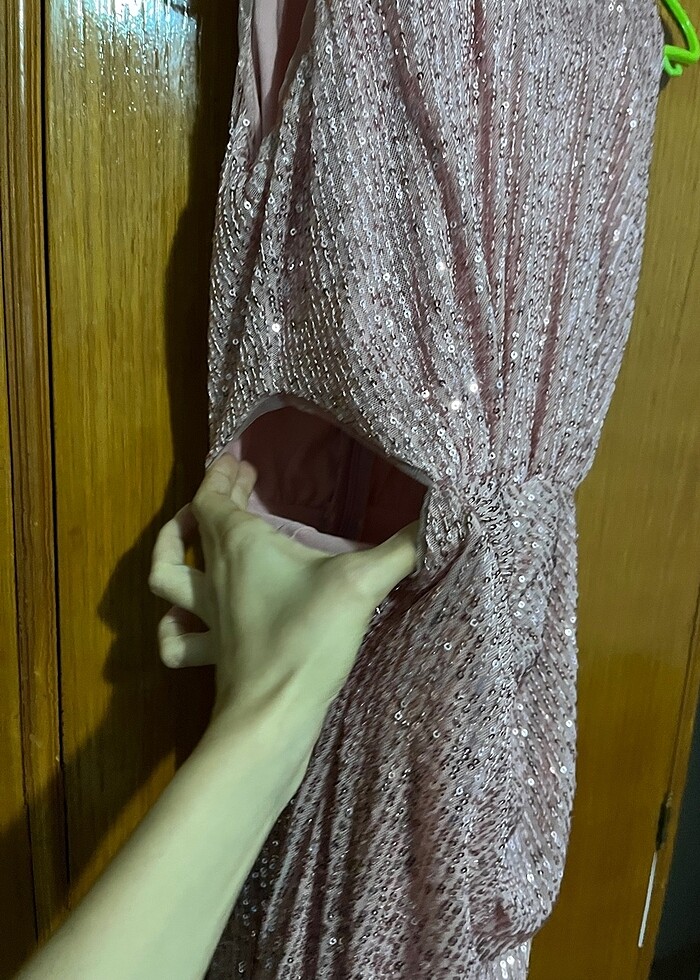 Pullu kısa yanları pencereli kısa abiye - Görsel 2