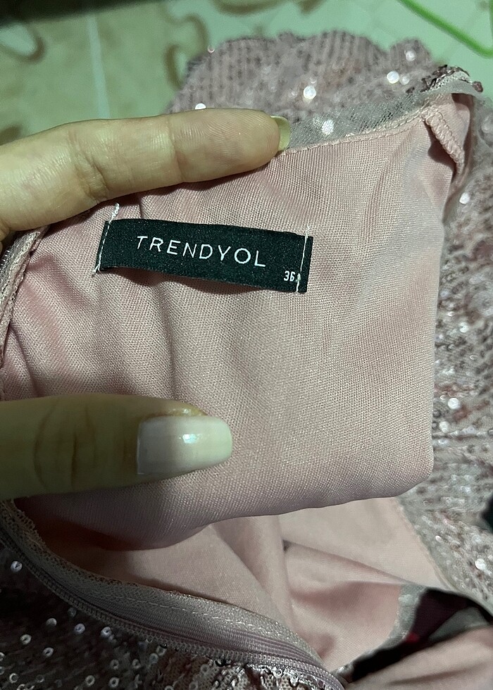 Pullu kısa yanları pencereli kısa abiye - Görsel 4