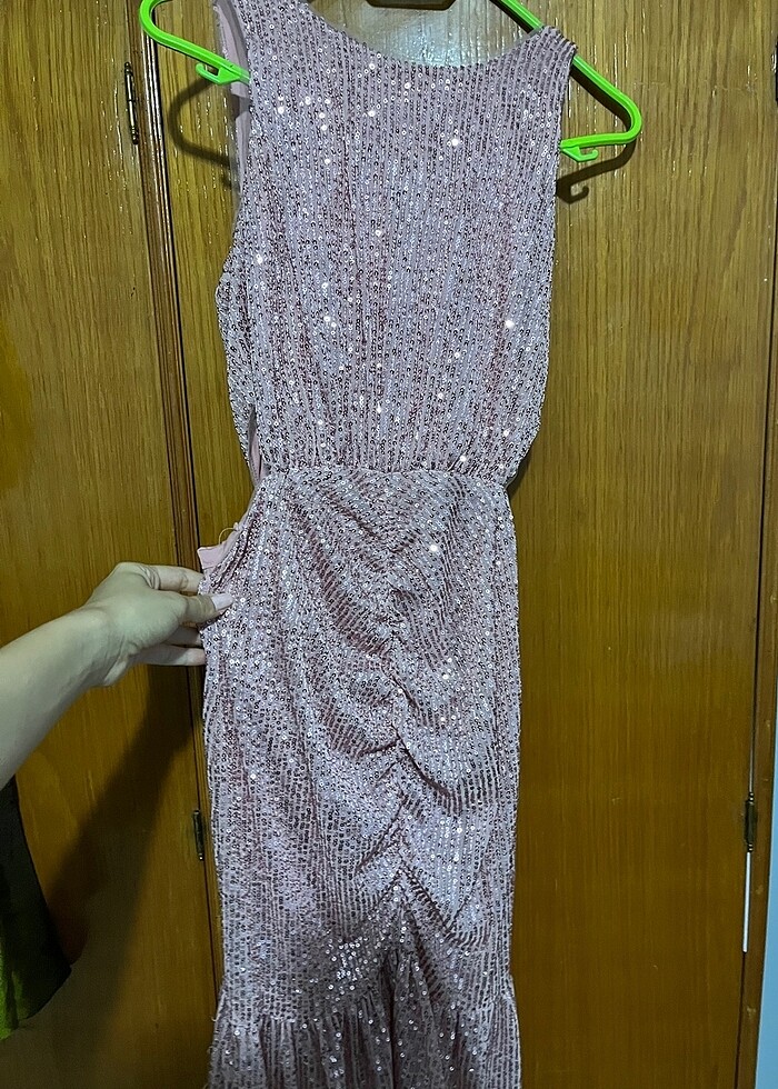 Pullu kısa yanları pencereli kısa abiye - Görsel 3