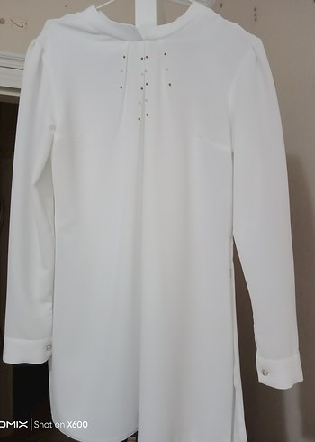 Beyaz Uzun Kollu Düğmeli Tunik